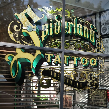 spiderland-tattoo-gold-leaf-window-sign